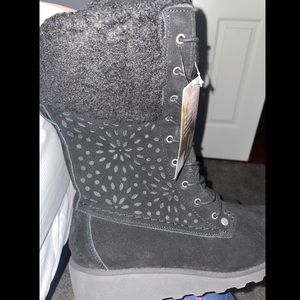 Short black laced up boots with wool lining